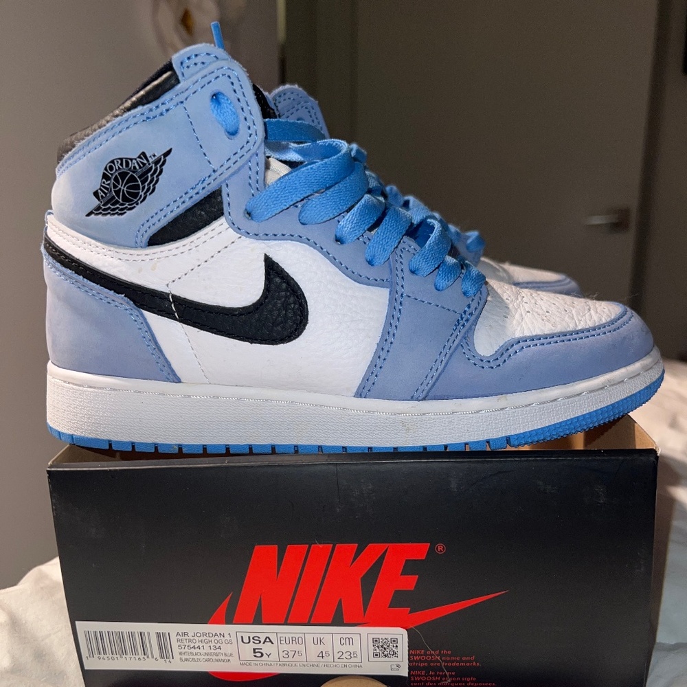 NEW Nike Air Jordan retro high university blue